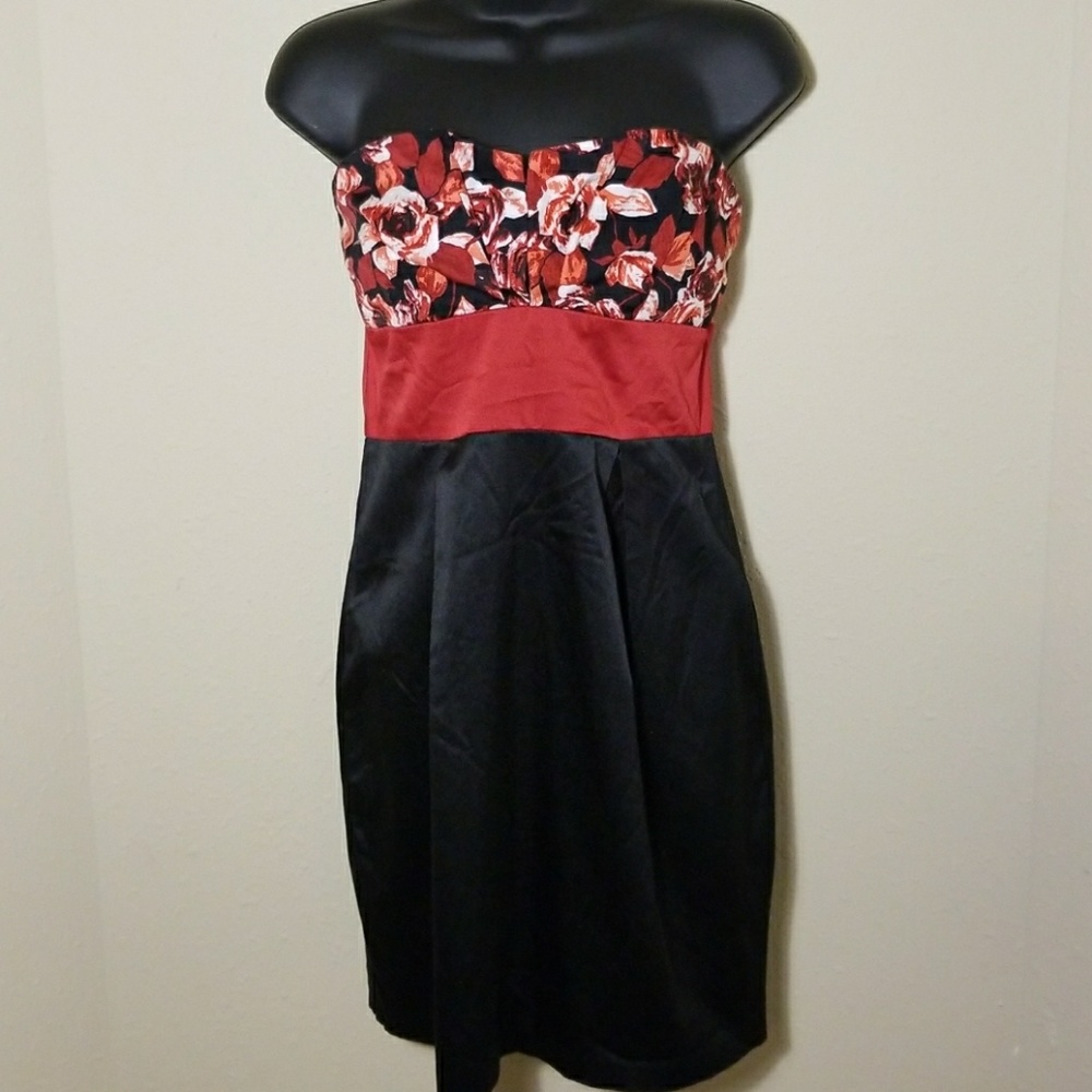🌷Charlotte Russe Strapless dress🌷